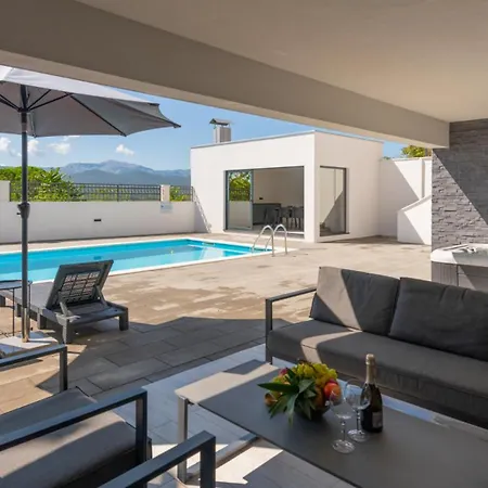 Ella - By Guide וילה