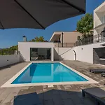 Villa Ella - By Guide Makarska