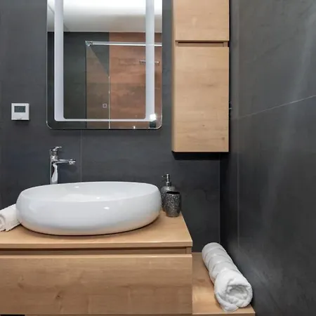 Ella - By Guide ヴィラ マカルスカ