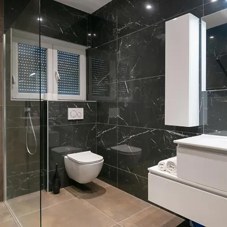 Ella - By Guide Willa