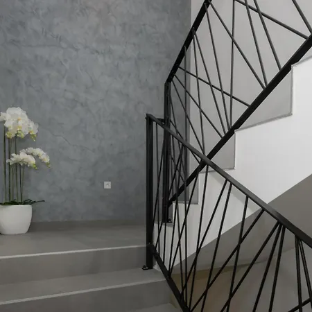 Willa Ella - By Guide *