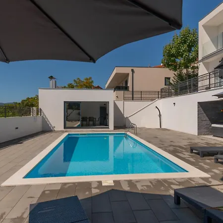 Vila Ella - By Guide Makarska
