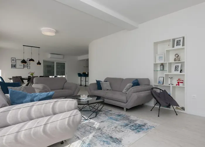 Ella - By Guide Villa Makarska