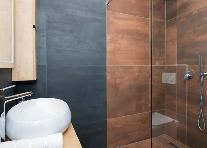 Ella - By Guide * Makarska