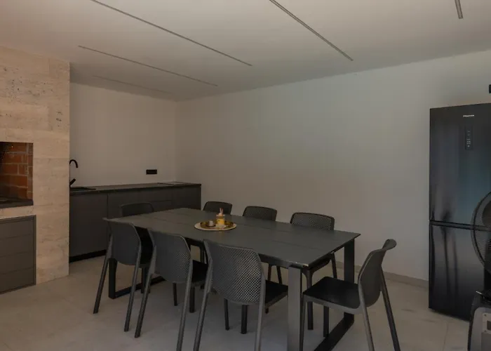 Ella - By Guide Villa *