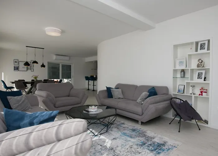 Ella - By Guide Villa *