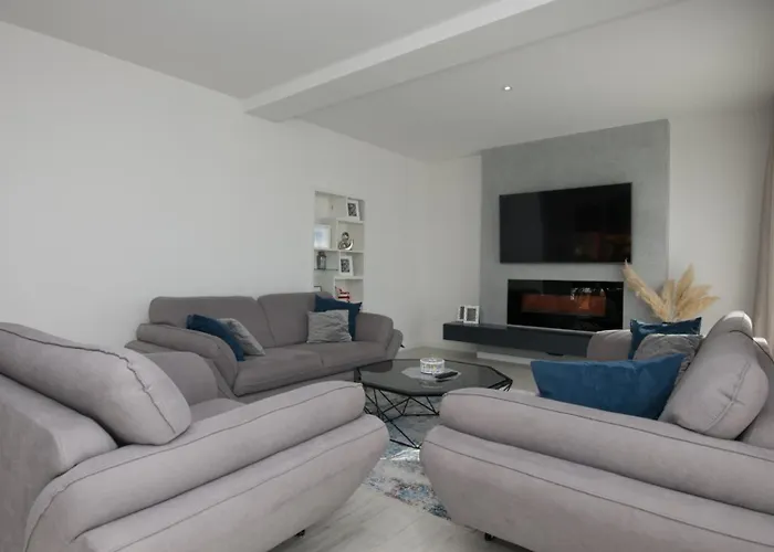 Ella - By Guide Willa Makarska