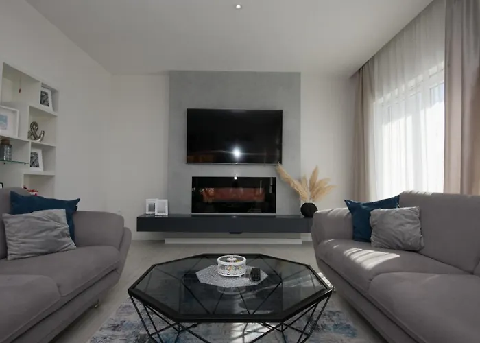 Ella - By Guide Villa Makarska