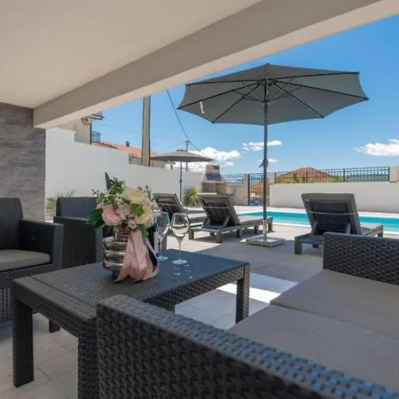 Villa Ella - By Guide Makarska