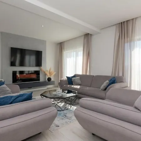 Ella - By Guide Villa Makarska