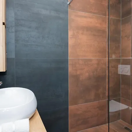 Ella - By Guide * Makarska