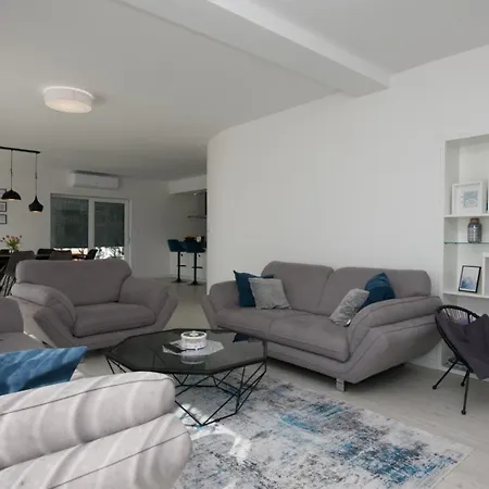 Ella - By Guide Villa *