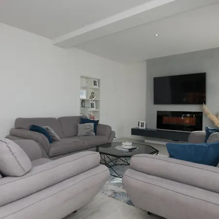 Ella - By Guide Villa Makarska